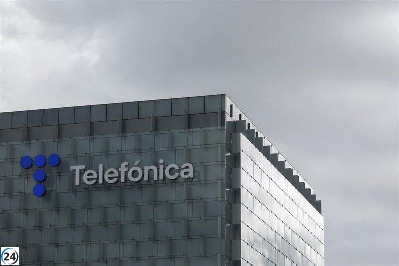 Telefónica reduce deuda en 200 millones con venta de su negocio de fibra en Perú al 64% para KKR y Entel.