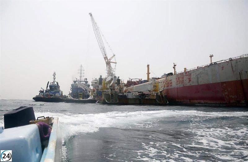 Carguero parte de Yibuti para almacenar crudo peligroso del petrolero Safer varado en Yemen.