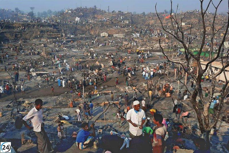 Miles de rohingyas en Bangladesh conmemoran el 