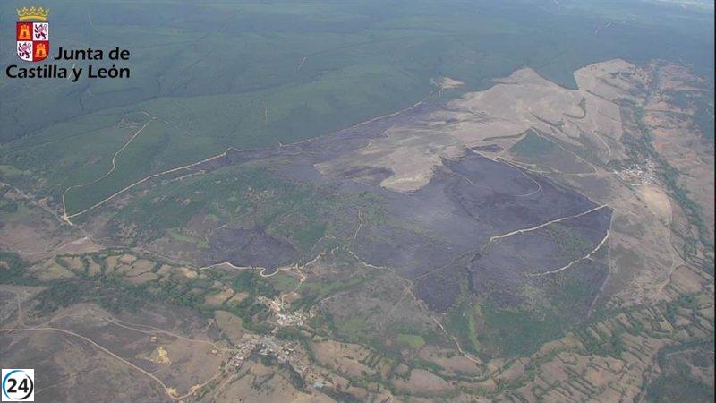 Continúa activo el fuego en San Bartolomé de Rueda (León) y se encuentran medios terrestres combatiéndolo