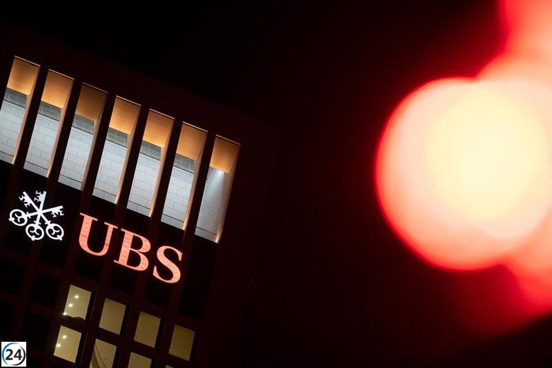 UBS arrasa con ganancia trimestral histórica de más de 26.000 millones luego de adquirir Credit Suisse.