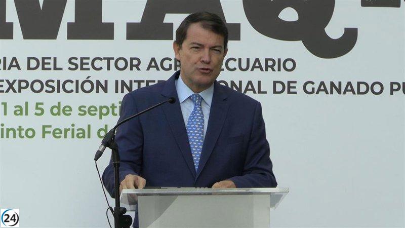 Mañueco critica la falta de medidas del Gobierno en enfermedad hemorrágica de las vacas, ante Planas.