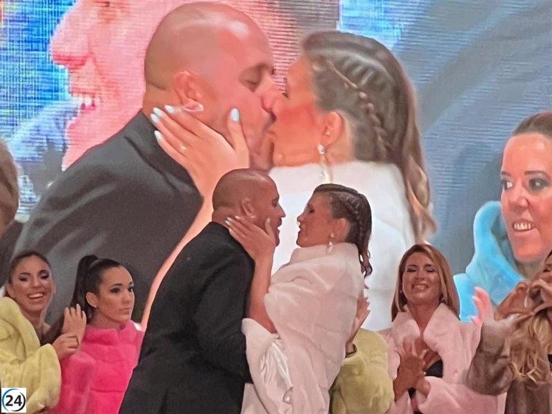 Boda sorpresa de María Jesús Ruiz y Curro en mitad de un desfile: ¡vídeo exclusivo!