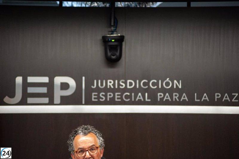 Militares colombianos admiten involucramiento en más de 300 muertes de civiles bajo el mandato de Uribe.