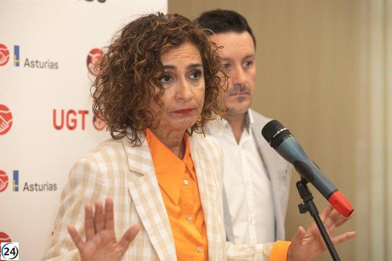 Montero cuestiona elección verbal de Puente sobre la supuesta implicación de Aznar en el 11M.