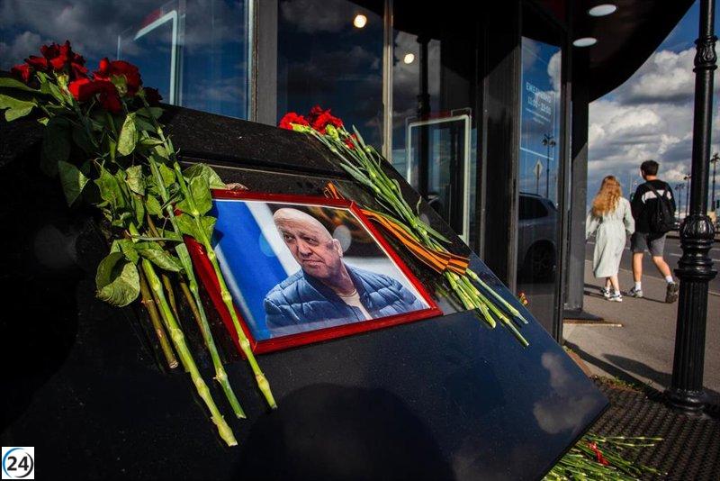 Yevgeni Prigozhin presenta fragmentos de granadas de mano en su mortalidad, Putin confirma