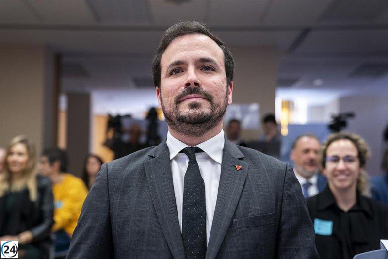 Garzón elogia el pacto entre PSOE y Sumar como un avance significativo en derechos laborales y protección social.