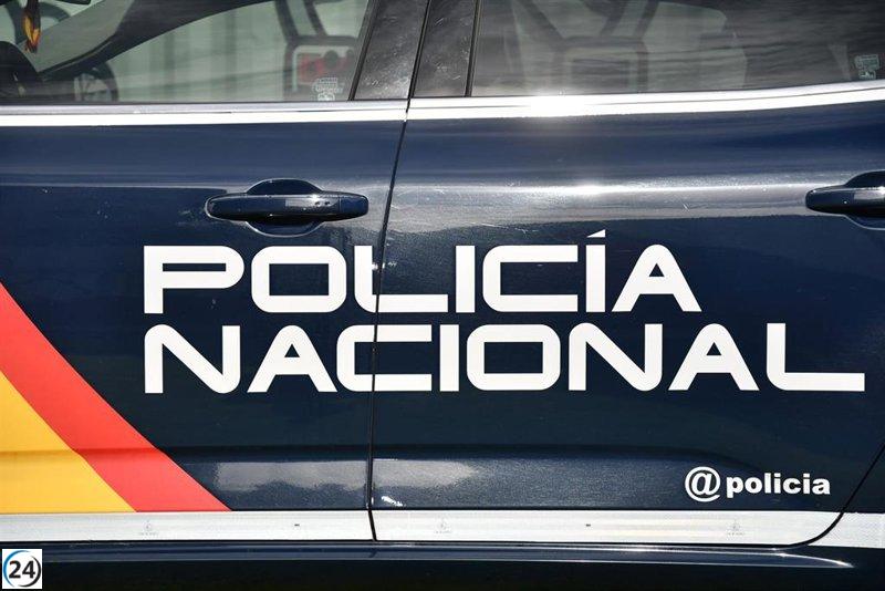 Cuatro individuos arrestados por fingir ser agentes de policía, invadir una residencia para cometer un robo y retener a múltiples personas