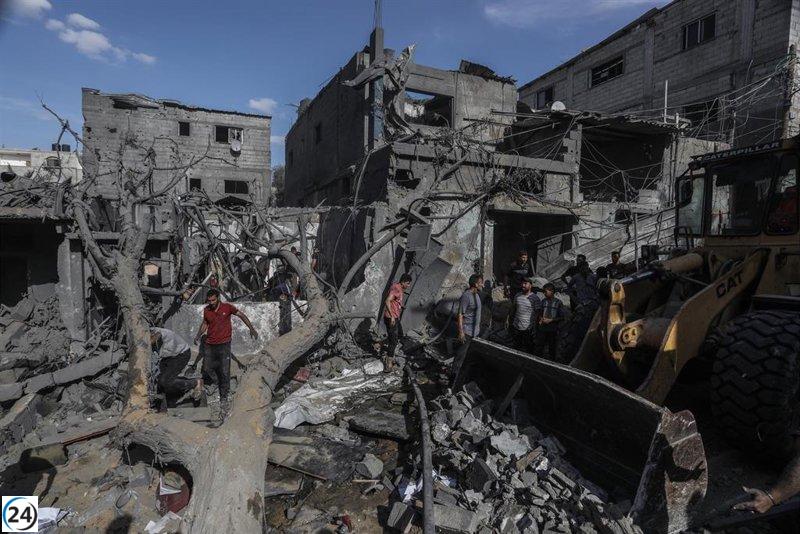 Israel bombardea la Franja de Gaza, causando la muerte de más de 15 palestinos.