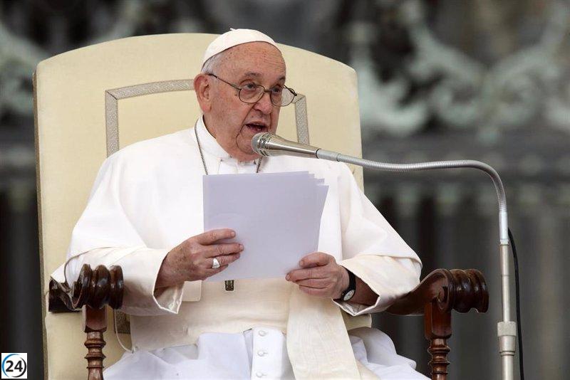 El Papa Francisco insta a la construcción de la paz mediante el desarme total utilizando métodos pacíficos.