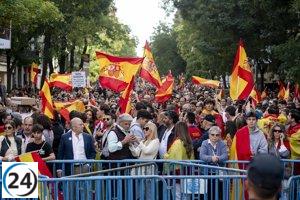 Multitudinaria concentración en Ferraz con la décima protesta contra la amnistía, reuniendo a más de 3.000 personas.