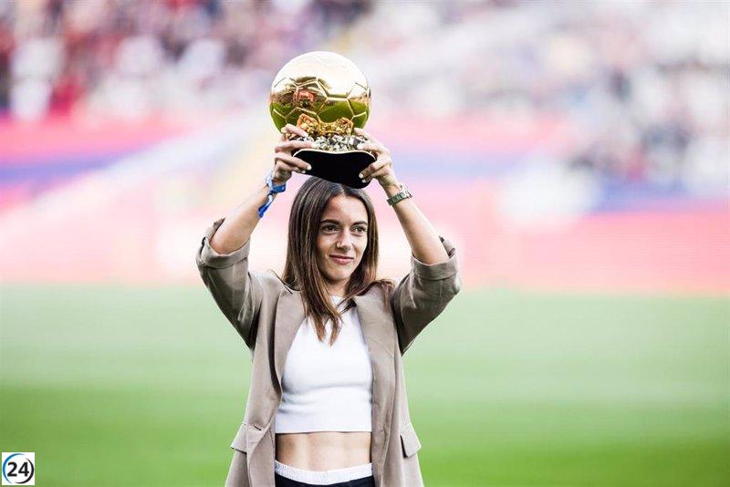 Aitana Bonmatí regala su Balón de Oro a los fervientes seguidores del equipo azulgrana