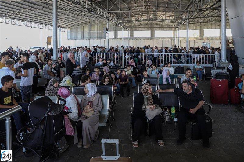 Más de 80 españoles podrían abandonar hoy Gaza, según autoridades locales.