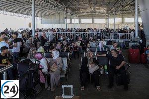 Más de 80 españoles podrían abandonar hoy Gaza, según autoridades locales.