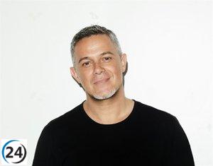 Alejandro Sanz festeja su renovada colaboración con Sony Music en un evento andaluz durante los premios Latin Grammy.
