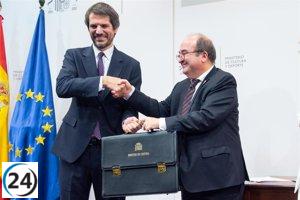 Urtasun instado por artistas y agentes culturales a salvaguardar los derechos de autor.