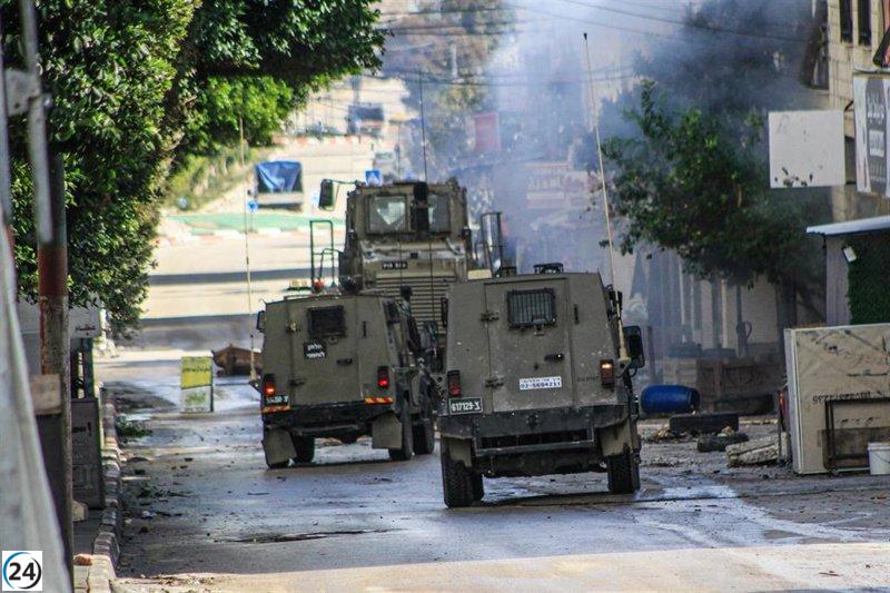 Ejército israelí causa fatalidad al disparar en la cabeza de un palestino durante enfrentamientos en Cisjordania.