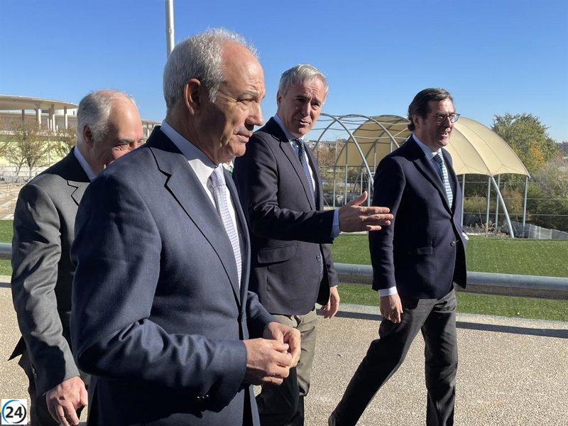 Azcón insta al Gobierno de España a garantizar su compromiso con la fábrica de baterías, pues el tiempo apremia.