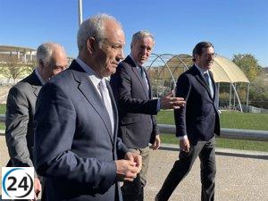 Azcón insta al Gobierno de España a garantizar su compromiso con la fábrica de baterías, pues el tiempo apremia.