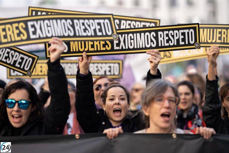 El feminismo se divide ante la debilitación de las reivindicaciones de las mujeres tras la ruptura del movimiento.
