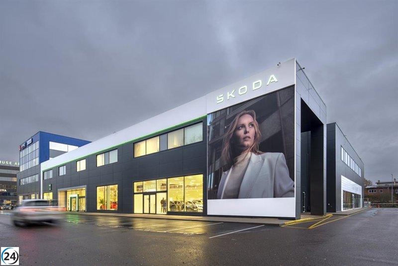 Skoda Auto marca un hito con el lanzamiento global de su nueva imagen en miles de concesionarios.