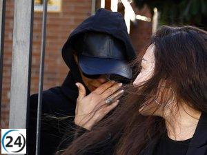Chenoa mantiene un misterioso comportamiento evitando ser reconocida en su momento más difícil.