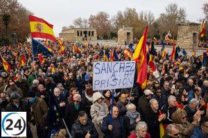Multitudinaria protesta en Madrid contra la propuesta de amnistía promovida por el PP en el Templo de Debod