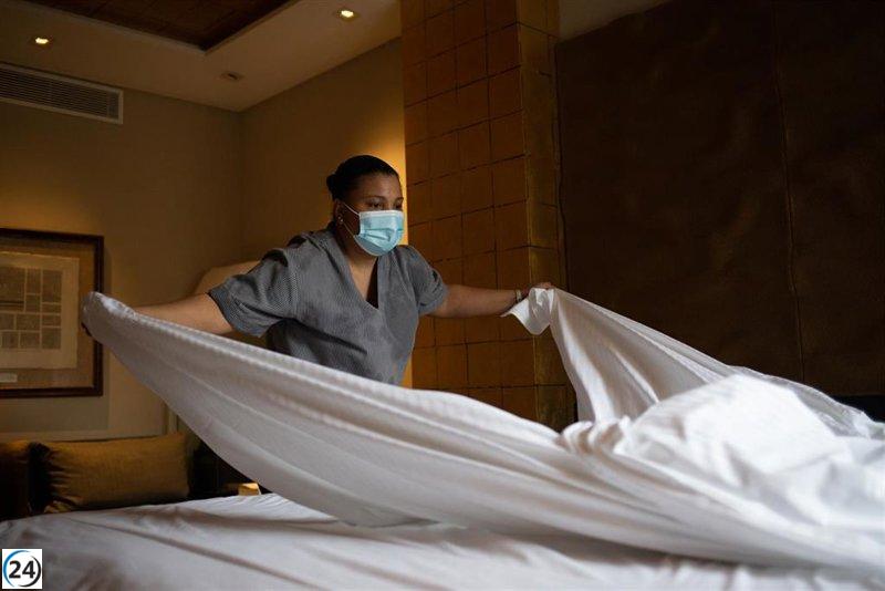 CCOO defiende la necesidad de que la Inspección intervenga en la excesiva carga laboral de las trabajadoras de limpieza en hoteles.
