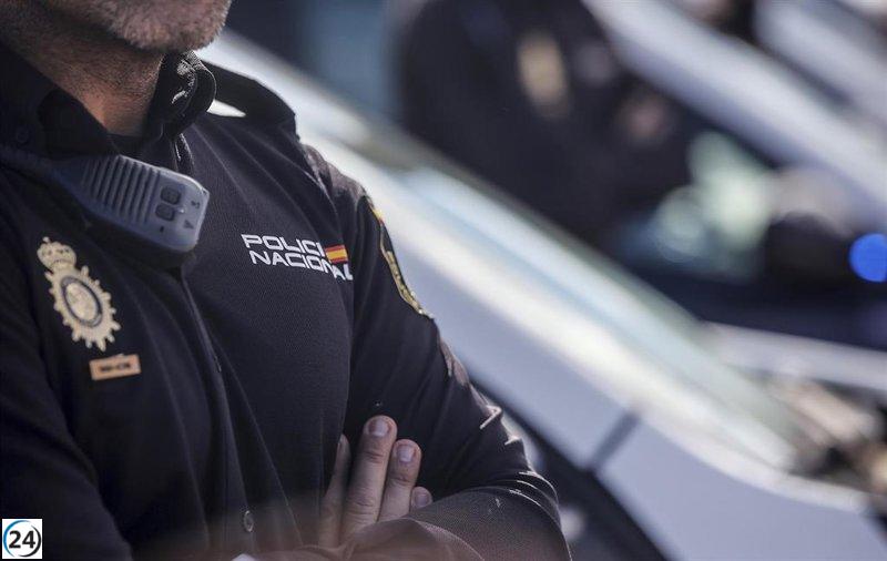 Tres ladrones están siendo buscados tras robar alrededor de 300.000 euros de una entidad bancaria en Vigo.