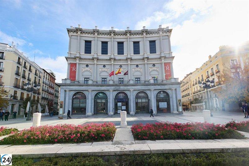 Mensajeros de la Paz acoge a más de 100 personas sin hogar en su Cena Solidaria de Nochebuena en el Teatro Real.