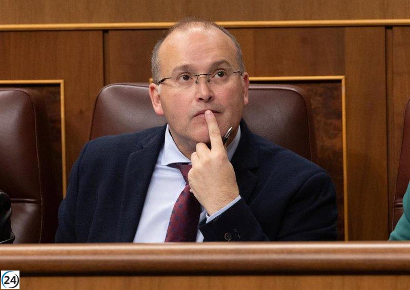 Tellado celebra la renuncia de dos socialistas en Pamplona: 