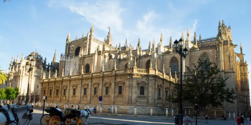 La Catedral de Sevilla y su impresionante Giralda