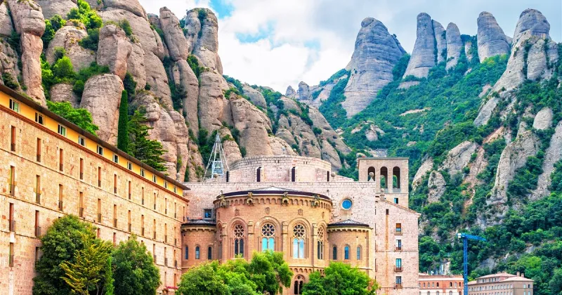La Montaña de Montserrat: Un lugar sagrado y natural